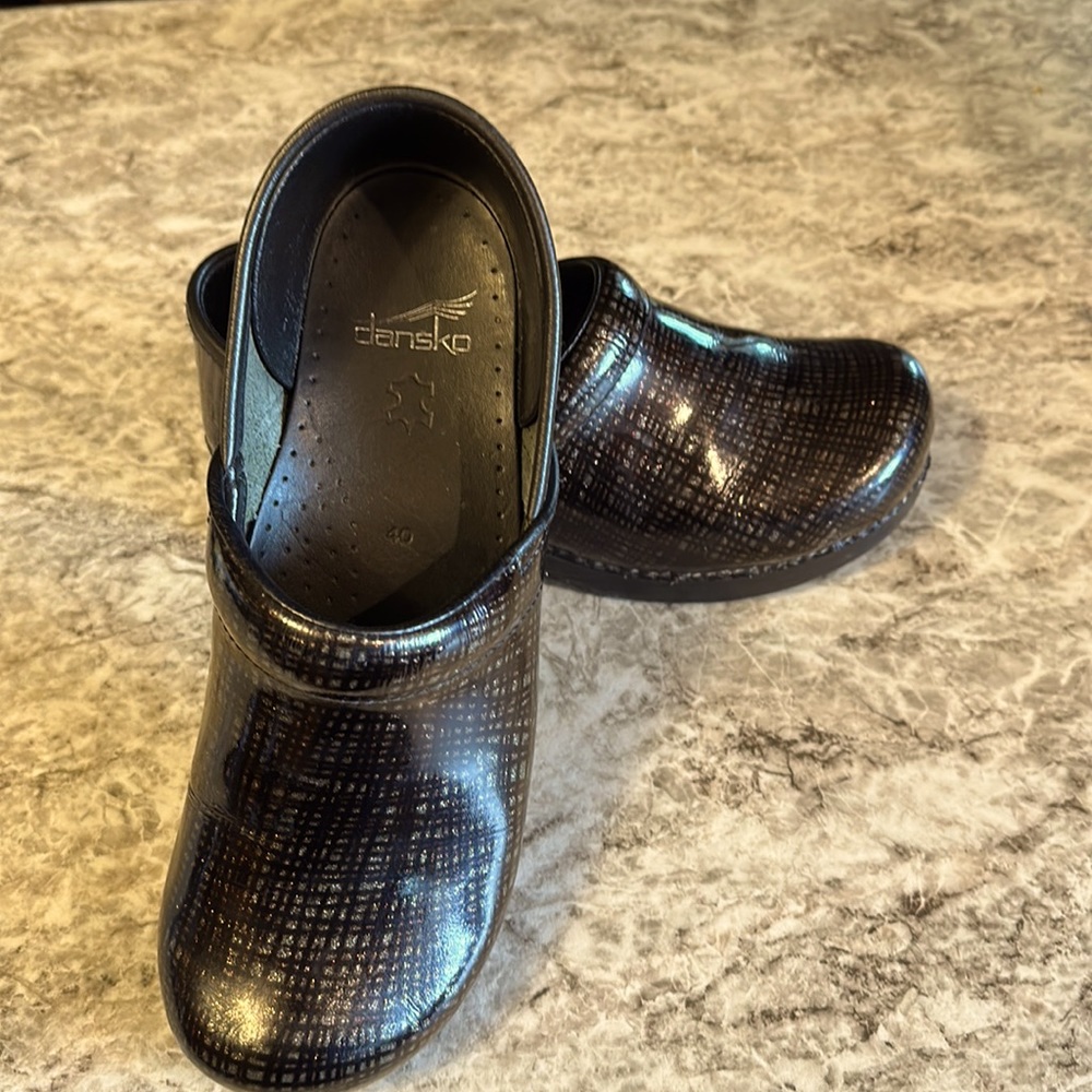 Dansko Professional Clog Black and Gold 40 in very nice used condition.